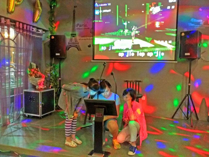 孩子们现场点播